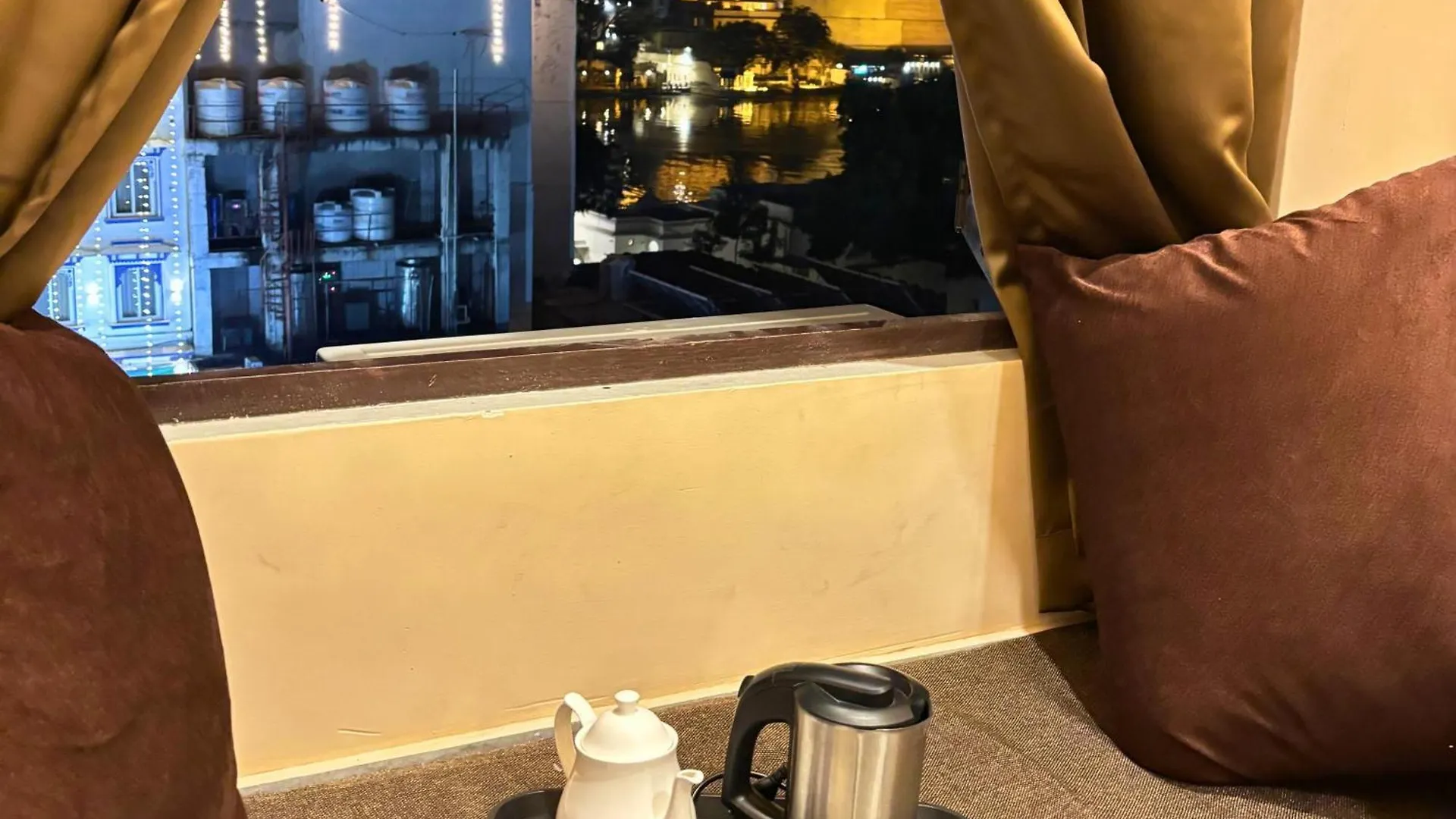Hotel Nirvana Lakeside Udaipur Guest house